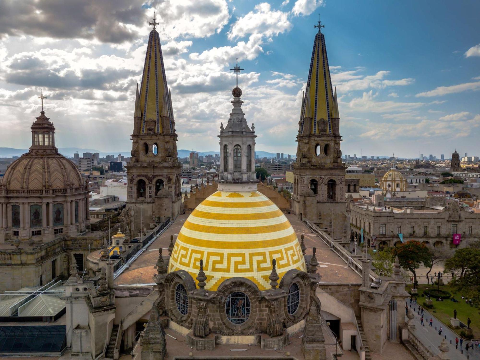 Отель Hyatt Regency Andares Guadalajara Сапопан Экстерьер фото The Lima Metropolitan Cathedral