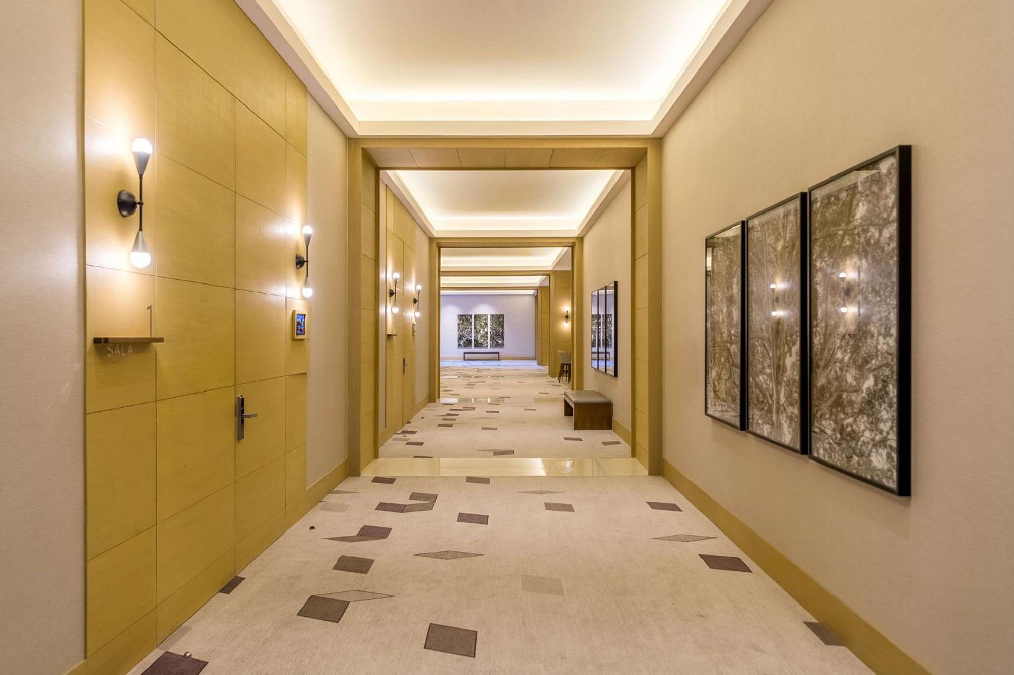 Отель Hyatt Regency Andares Guadalajara Сапопан Экстерьер фото A corridor at the Ritz-Carlton, DIFC